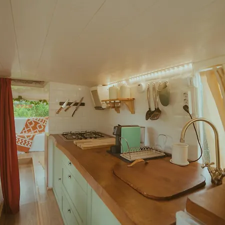 Holiday home The Amazing Inacio Bus Converted Sintra