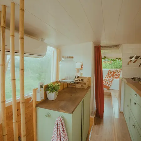 Holiday home The Amazing Inacio Bus Converted