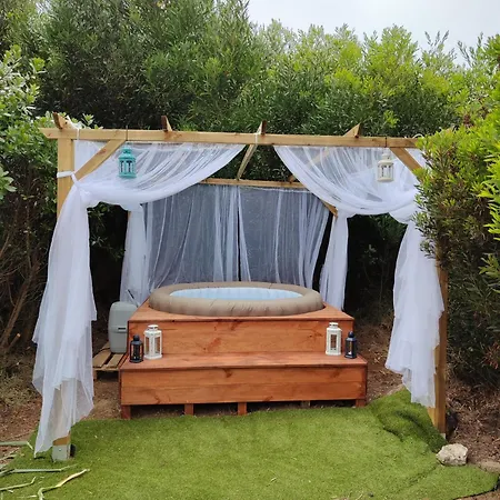 Holiday home The Amazing Inacio Bus Converted Sintra