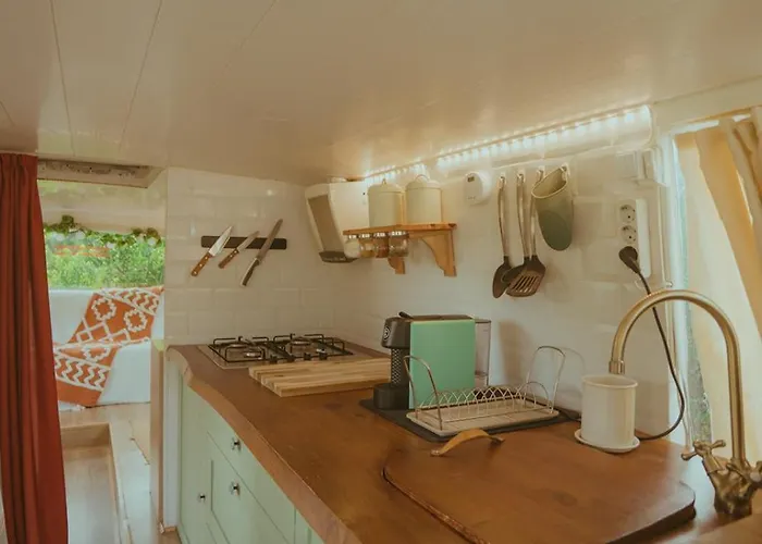 Holiday home The Amazing Inacio Bus Converted Sintra